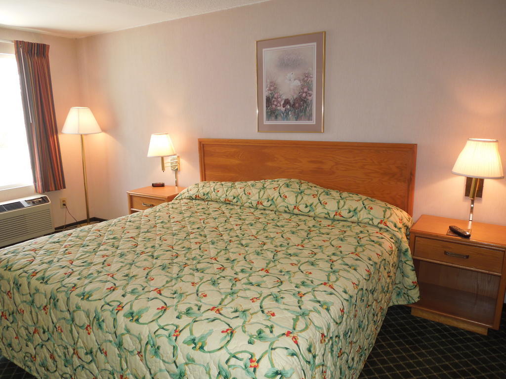 Knights Inn Elyria Zimmer foto