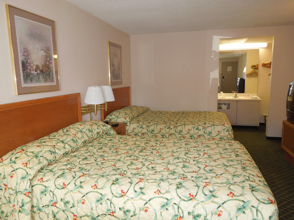 Knights Inn Elyria Zimmer foto