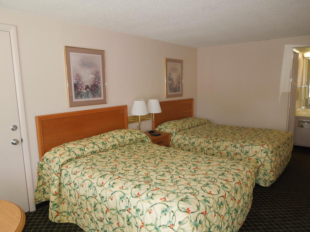 Knights Inn Elyria Zimmer foto