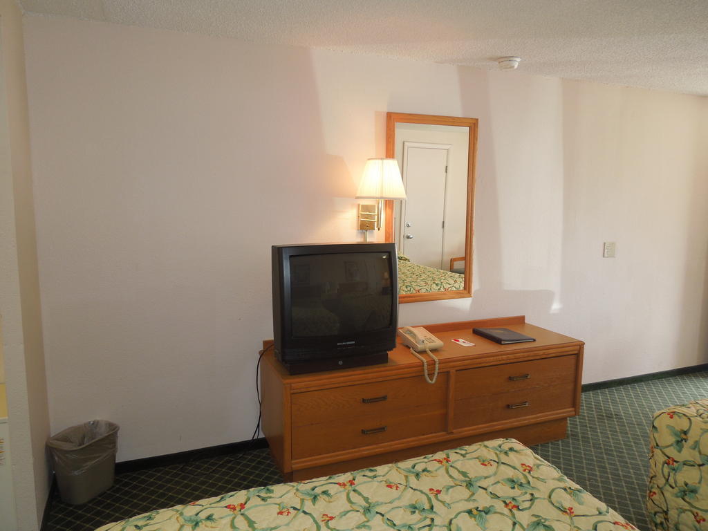 Knights Inn Elyria Zimmer foto